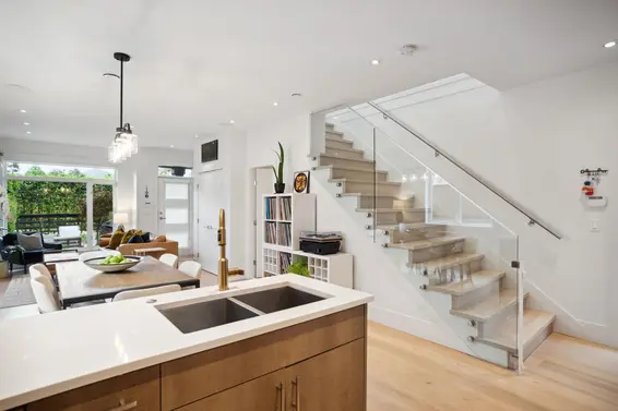 210 East 18th Street, North Vancouver For Sale - image 15