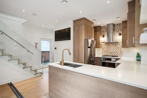 210 East 18th Street, North Vancouver For Sale - image 16