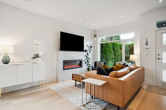 210 East 18th Street, North Vancouver For Sale - image 3