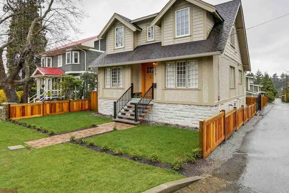 2513 Jones Avenue, North Vancouver