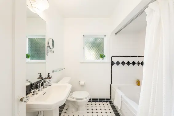 2077 Kings Avenue, West Vancouver For Sale - image 14