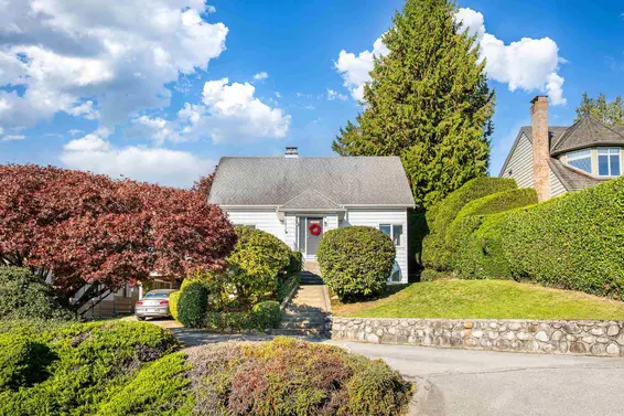 2077 Kings Avenue, West Vancouver For Sale - image 4