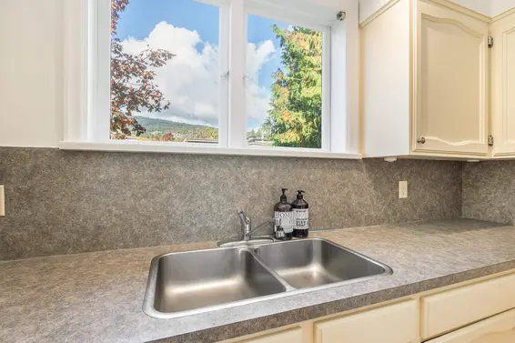 2077 Kings Avenue, West Vancouver For Sale - image 7