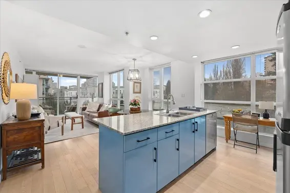 708 188 East Esplanade, North Vancouver For Sale - image 2