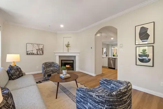 5 119 East 6th Street, North Vancouver For Sale - image 3