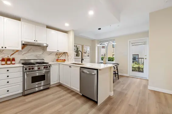 5 119 East 6th Street, North Vancouver For Sale - image 6