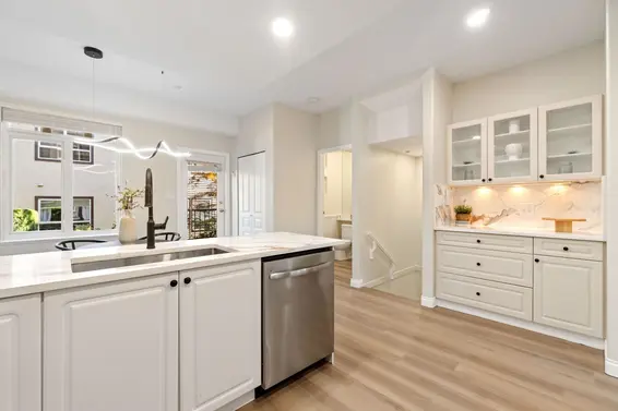 5 119 East 6th Street, North Vancouver For Sale - image 8