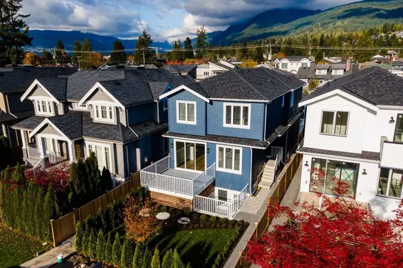 336 East 17th Street, North Vancouver For Sale - image 2