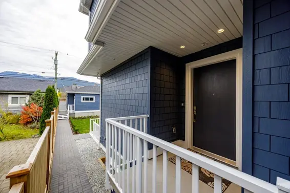 336 East 17th Street, North Vancouver For Sale - image 3