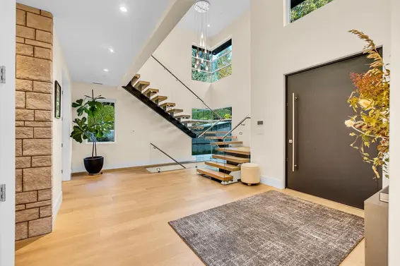 5141 Sarita Avenue, North Vancouver For Sale - image 2