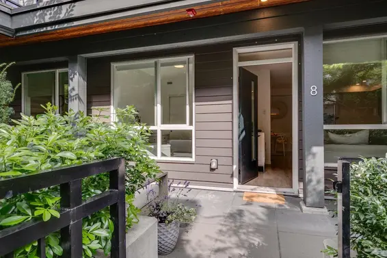 8 533 East 3rd Street, North Vancouver For Sale - image 2