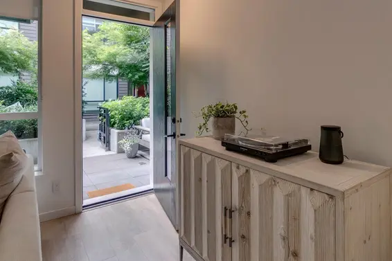 8 533 East 3rd Street, North Vancouver For Sale - image 3