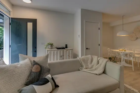 8 533 East 3rd Street, North Vancouver For Sale - image 4