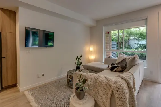 8 533 East 3rd Street, North Vancouver For Sale - image 5