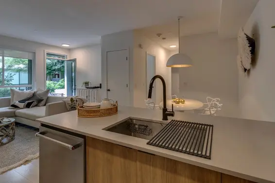 8 533 East 3rd Street, North Vancouver For Sale - image 7