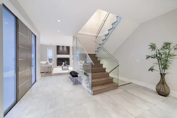 517 Granada Crescent, North Vancouver For Sale - image 3