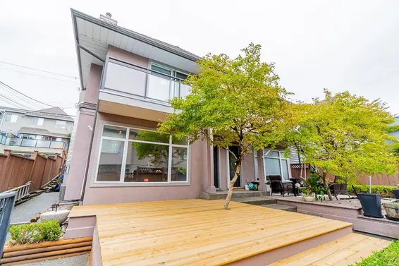 254 East 4Th Street, North Vancouver