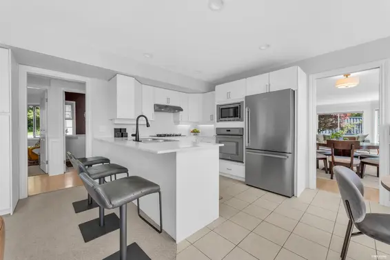 111 Sandringham Crescent, North Vancouver For Sale - image 14