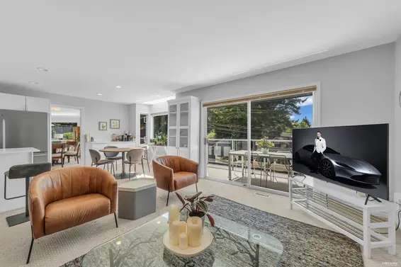 111 Sandringham Crescent, North Vancouver For Sale - image 18
