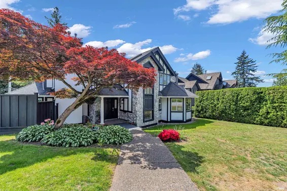 111 Sandringham Crescent, North Vancouver For Sale - image 2