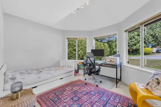 111 Sandringham Crescent, North Vancouver For Sale - image 20