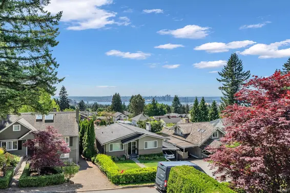 111 Sandringham Crescent, North Vancouver For Sale - image 24