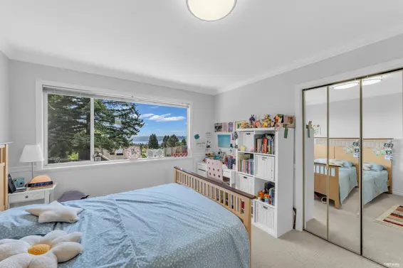 111 Sandringham Crescent, North Vancouver For Sale - image 26