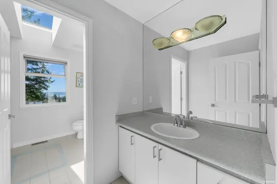 111 Sandringham Crescent, North Vancouver For Sale - image 27