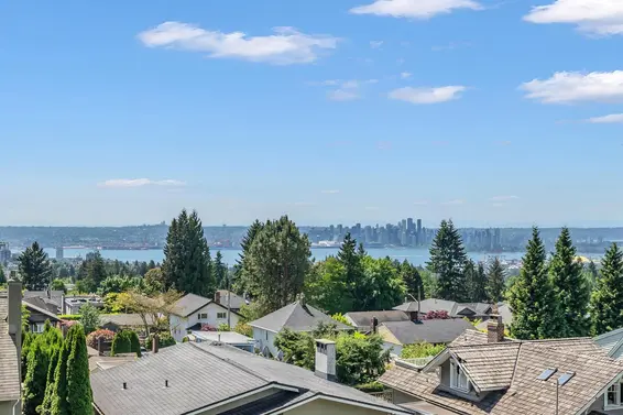 111 Sandringham Crescent, North Vancouver For Sale - image 3