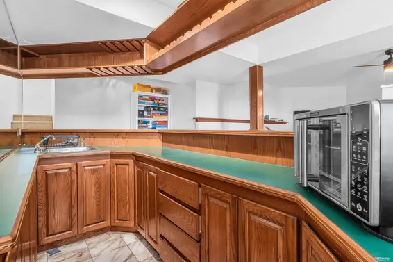 111 Sandringham Crescent, North Vancouver For Sale - image 33