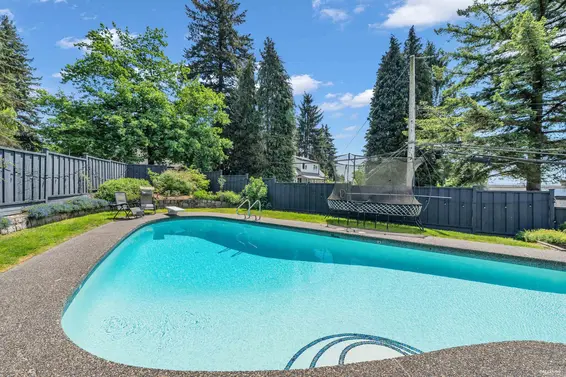 111 Sandringham Crescent, North Vancouver For Sale - image 34