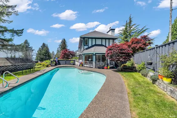 111 Sandringham Crescent, North Vancouver For Sale - image 35