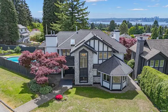 111 Sandringham Crescent, North Vancouver For Sale - image 37