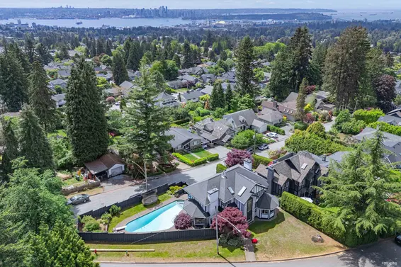 111 Sandringham Crescent, North Vancouver For Sale - image 39