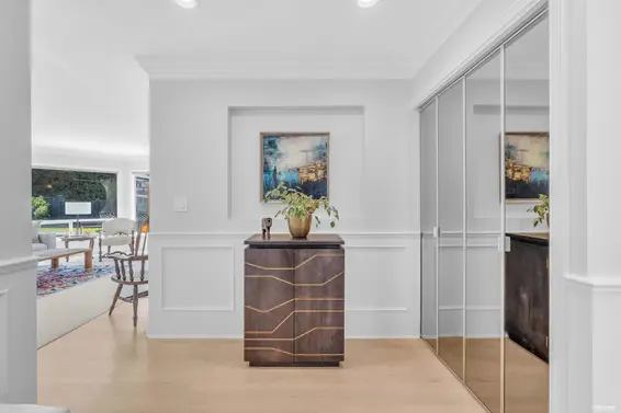 111 Sandringham Crescent, North Vancouver For Sale - image 5