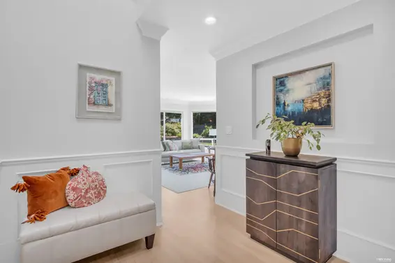 111 Sandringham Crescent, North Vancouver For Sale - image 6