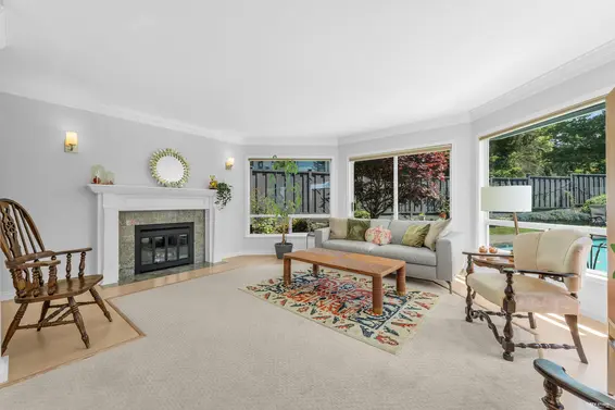 111 Sandringham Crescent, North Vancouver For Sale - image 9