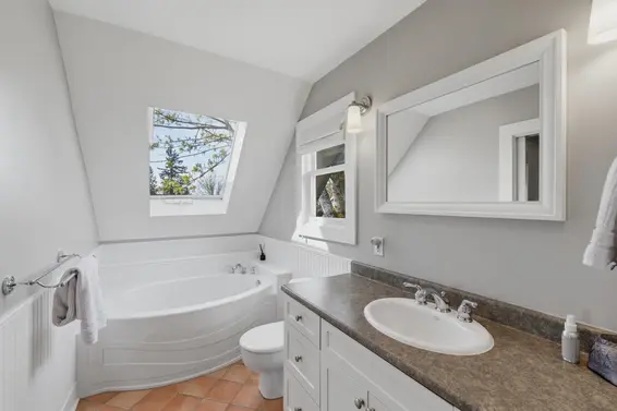 424 East Keith Road, North Vancouver For Sale - image 22