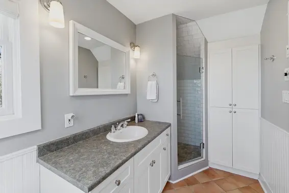 424 East Keith Road, North Vancouver For Sale - image 23