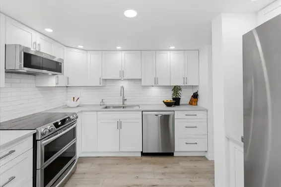 209 168 Chadwick Court, North Vancouver For Sale - image 10