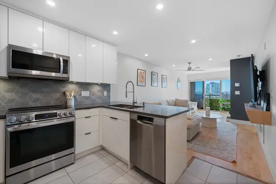 414 332 Lonsdale Avenue, North Vancouver For Sale - image 7