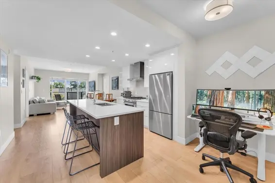 211 1496 Charlotte Road, North Vancouver