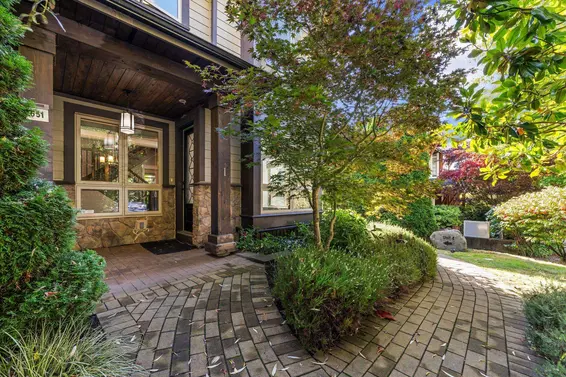 1 651 West 14th Street, North Vancouver