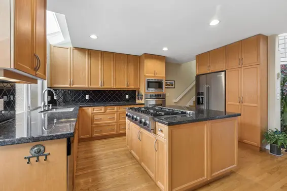 2333 Bellevue Avenue, West Vancouver For Sale - image 3