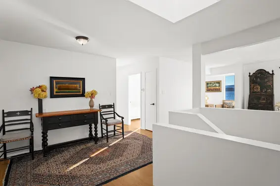 8665 Lawrence Way, West Vancouver For Sale - image 17