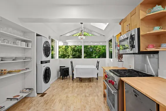 8665 Lawrence Way, West Vancouver For Sale - image 22