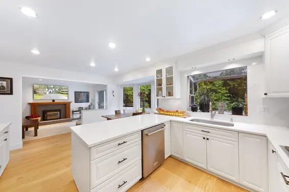 5446 Cliffridge Avenue, North Vancouver For Sale - image 14