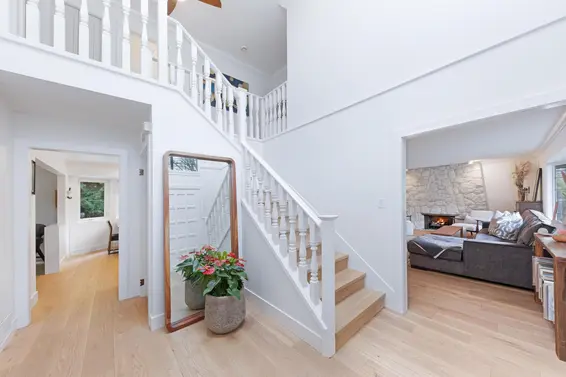5446 Cliffridge Avenue, North Vancouver For Sale - image 2