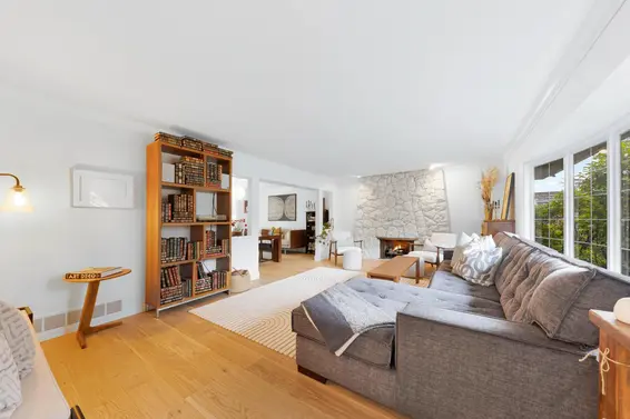 5446 Cliffridge Avenue, North Vancouver For Sale - image 3