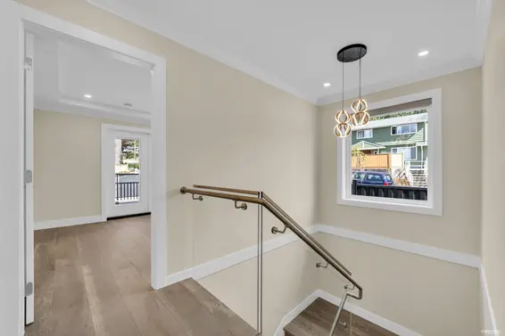 800 Montroyal Boulevard, North Vancouver For Sale - image 17